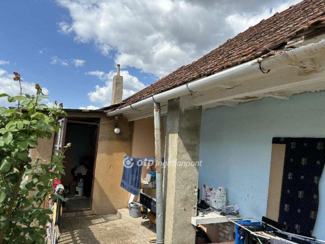 Eladó családi ház, Zsákán 8 M Ft, 3 szobás