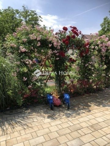 Eladó családi ház, Szegeden 289 M Ft, 6 szobás