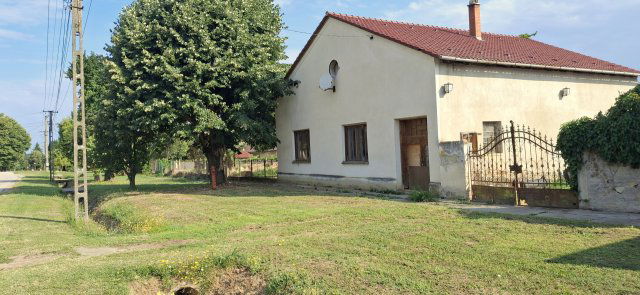 Eladó családi ház, Bissén 25.99 M Ft, 3 szobás