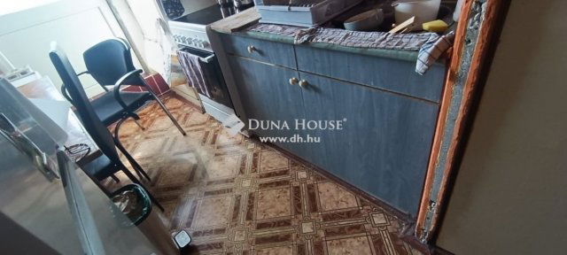 Eladó panellakás, Pécsett 41.9 M Ft, 2 szobás