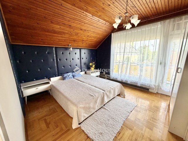 Eladó családi ház, Magyaralmáson 69.99 M Ft, 4 szobás