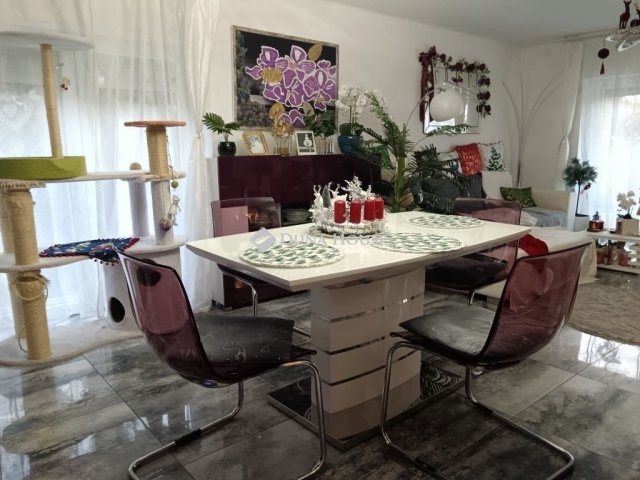 Eladó családi ház, Esztergomban 74.9 M Ft, 4 szobás