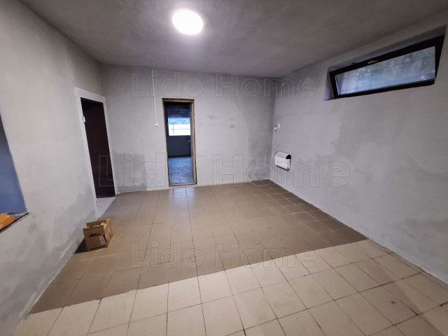 Eladó családi ház, Taszáron 20.5 M Ft, 7+1 szobás