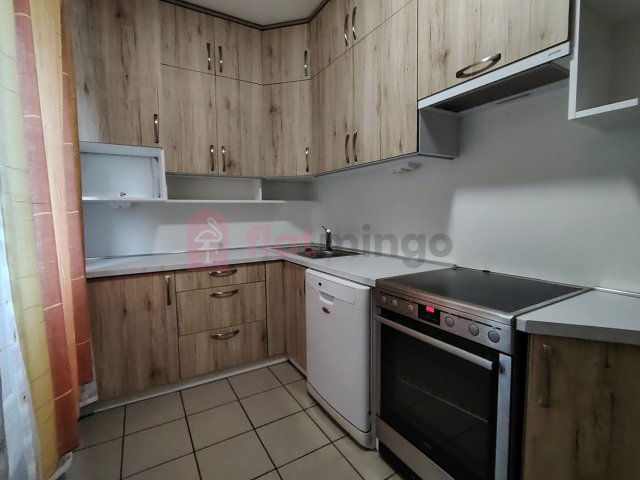 Eladó panellakás, Pécsett 56.8 M Ft, 3 szobás