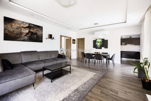 Eladó családi ház, Budaörsön 288 M Ft, 5 szobás