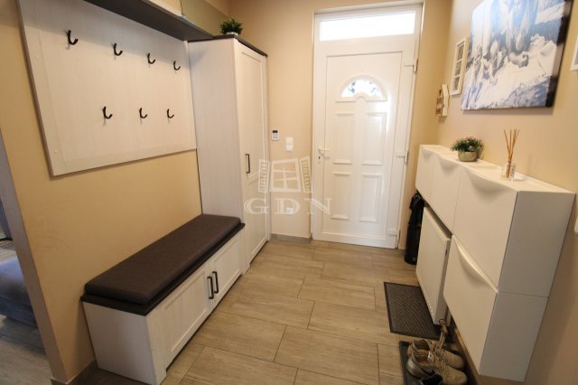 Eladó téglalakás, Üllőn 79.99 M Ft, 4 szobás