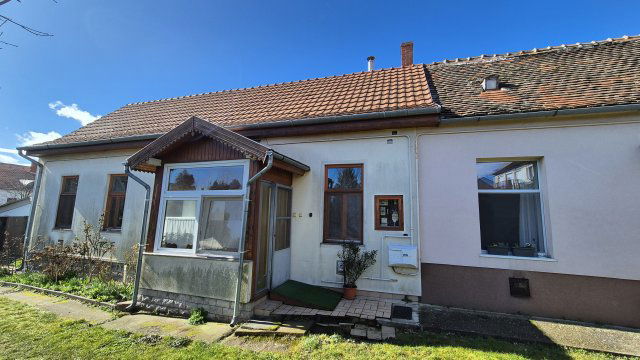 Eladó téglalakás, Sárváron 45 M Ft, 2 szobás