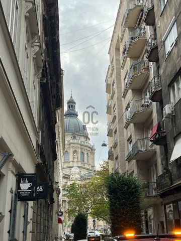Eladó téglalakás, Budapesten, VI. kerületben 62.9 M Ft, 1 szobás