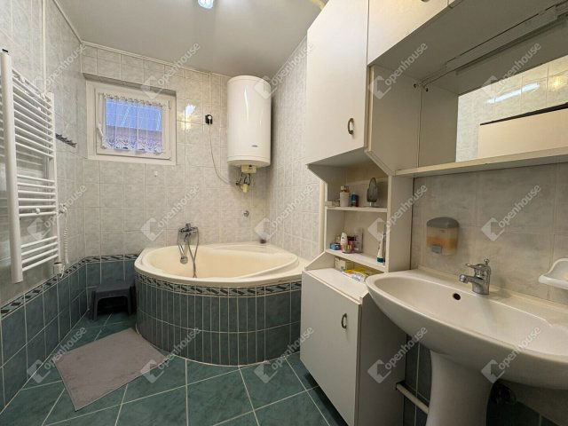 Eladó családi ház, Debrecenben 105 M Ft, 4 szobás