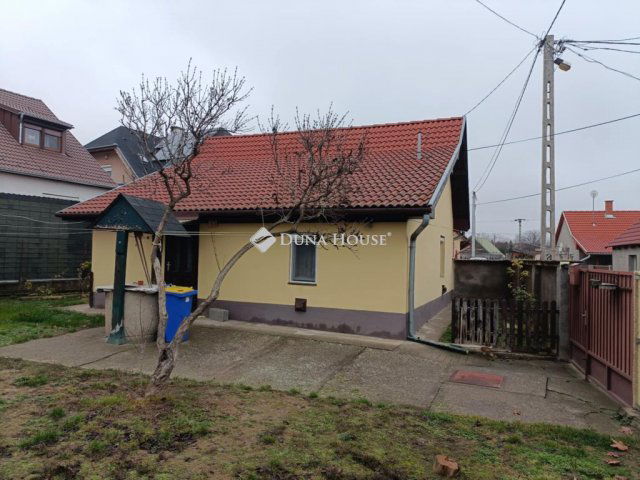 Eladó családi ház, Kecskeméten 35 M Ft, 2 szobás
