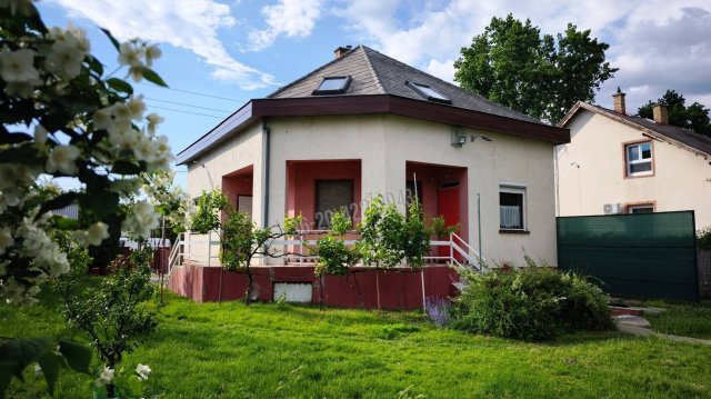 Eladó családi ház, Szigetszentmártonban 83.9 M Ft, 3+2 szobás