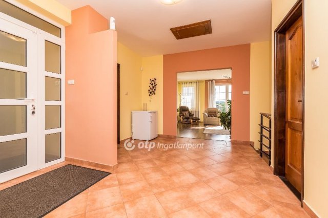 Eladó ikerház, Piliscsabán 135 M Ft, 4 szobás