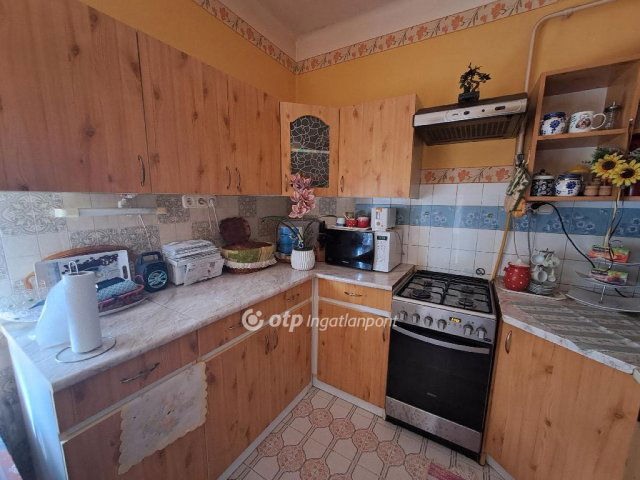 Eladó családi ház, Törökszentmiklóson 26.5 M Ft, 3 szobás