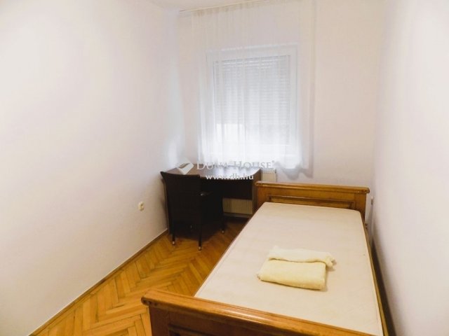 Eladó téglalakás, Debrecenben 85 M Ft, 3 szobás