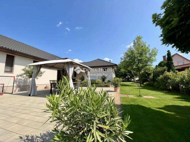 Eladó családi ház, Kecskeméten 150 M Ft, 4 szobás