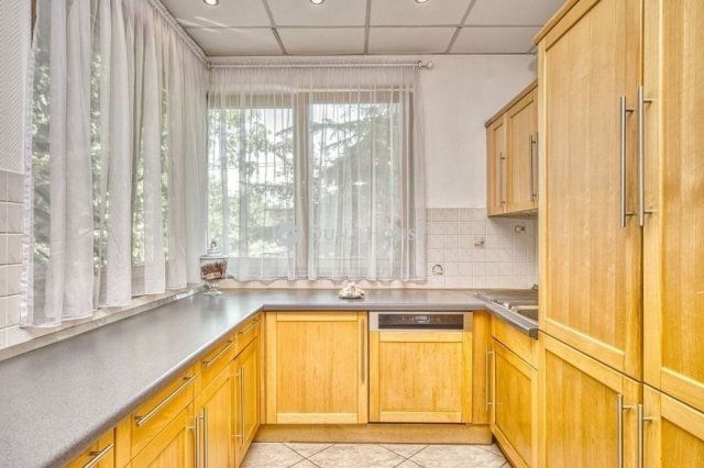 Eladó családi ház, Törökbálinton 365 M Ft, 9 szobás