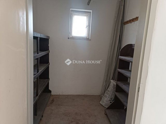 Eladó családi ház, Kiszomboron 29.99 M Ft, 2 szobás