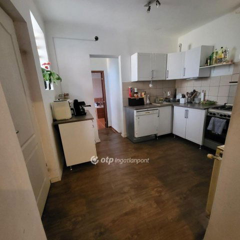 Eladó családi ház, Mikepércsen 34.9 M Ft, 2+1 szobás