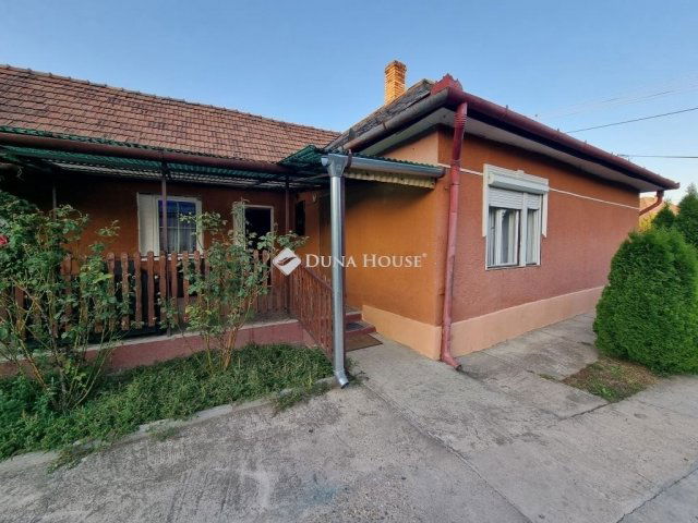 Eladó családi ház, Tóalmáson 44 M Ft, 4 szobás