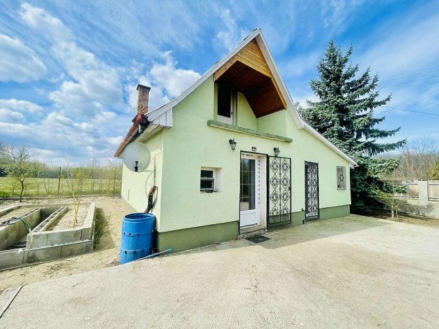 Eladó családi ház, Vácon 34.9 M Ft, 2 szobás
