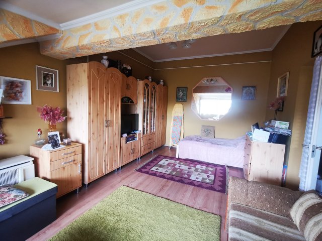 Eladó téglalakás, Mezőtúron 19.99 M Ft, 1 szobás