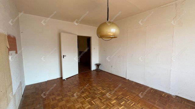 Eladó panellakás, Miskolcon 32 M Ft, 3 szobás