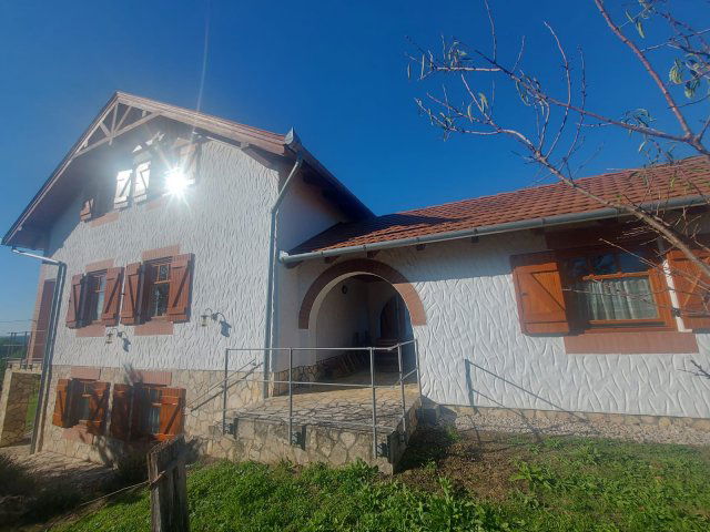 Eladó családi ház, Rezin 161.196 M Ft, 5 szobás