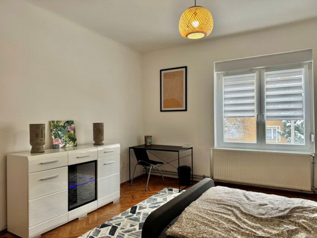 Kiadó téglalakás, albérlet, Pécsett, Petőfi utcában, 2 szobás