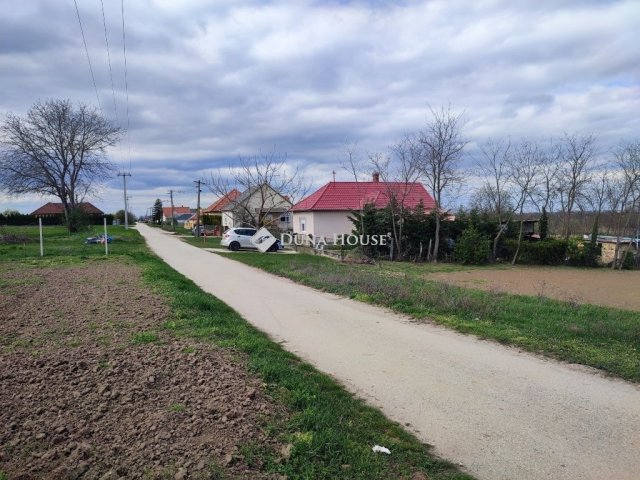 Eladó telek, Tápszentmiklóson 4.9 M Ft / költözzbe.hu