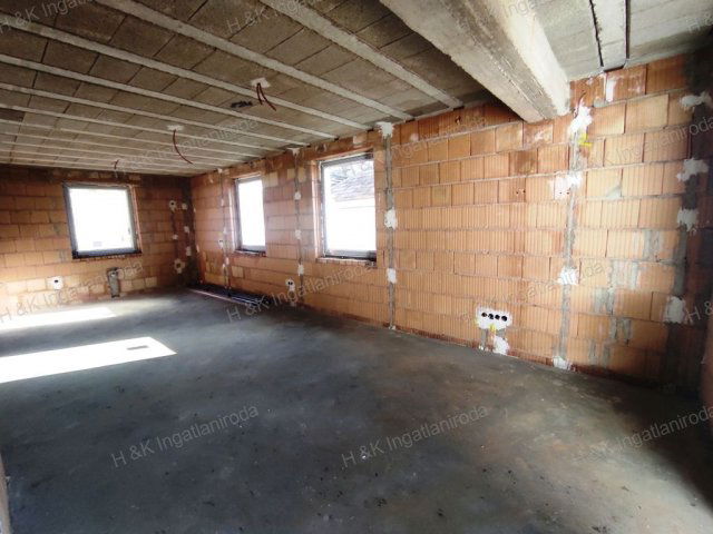 Eladó ikerház, Őrbottyánban 110 M Ft, 5 szobás