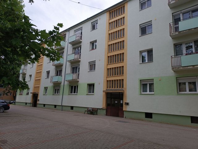 Eladó téglalakás, Ajkán, Puskin utcában 25.7 M Ft, 1 szobás