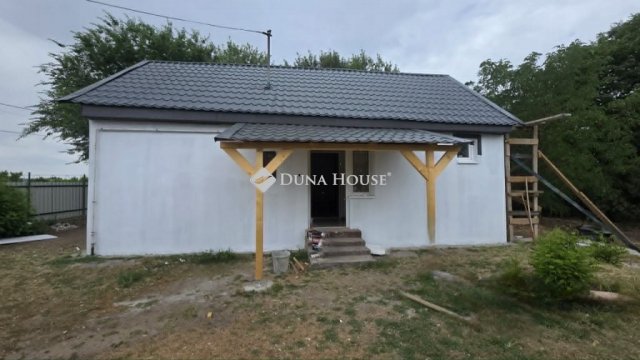 Eladó családi ház, Farmoson 22.9 M Ft, 1 szobás