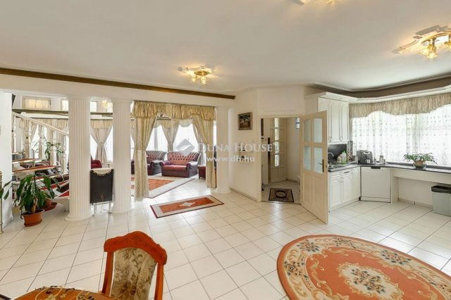 Eladó családi ház, Kecskeméten 224.9 M Ft, 5 szobás