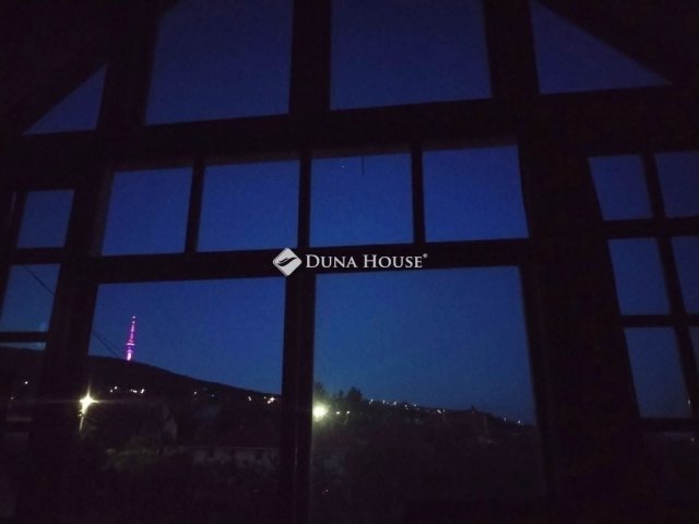 Eladó családi ház, Pécsett 115 M Ft, 4+1 szobás