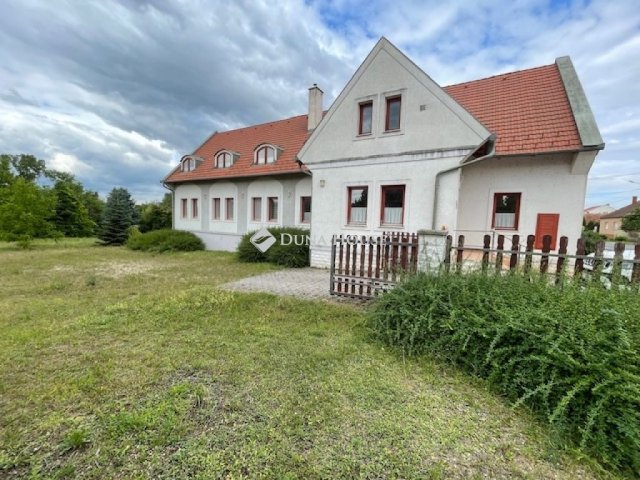 Eladó hotel, Fertőhomokon 215 M Ft, 8 szobás