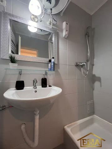 Kiadó téglalakás, albérlet, VI. kerületben, Nagymező utcában