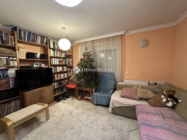 Eladó családi ház, Budapesten, III. kerületben 159 M Ft