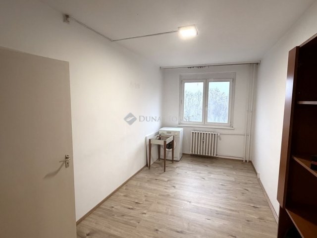 Kiadó panellakás, albérlet, Szegeden 69000 E Ft / hó, 3 szobás