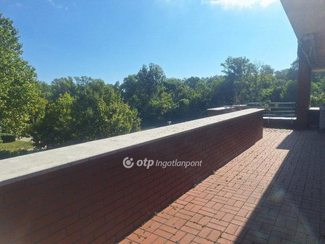 Eladó téglalakás, Budapesten, III. kerületben 195 M Ft, 2 szobás