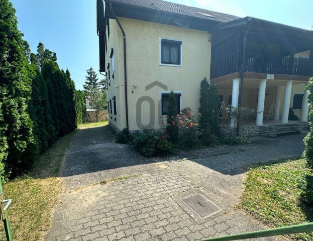 Eladó ikerház, Siófokon 96 M Ft, 6 szobás / költözzbe.hu
