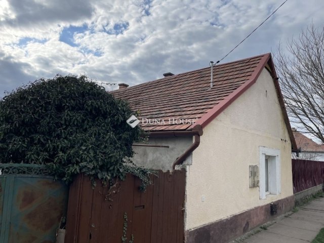 Eladó családi ház, Monoron 63 M Ft, 4 szobás