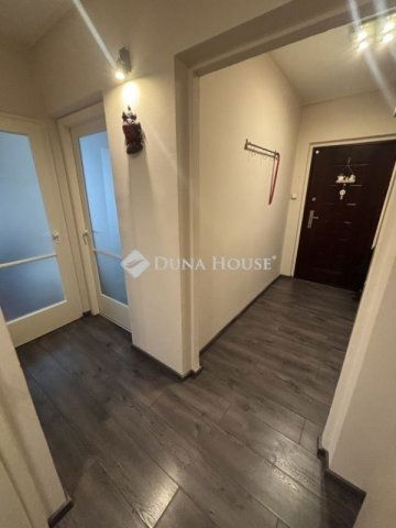 Eladó panellakás, Szegeden 63 M Ft, 3 szobás