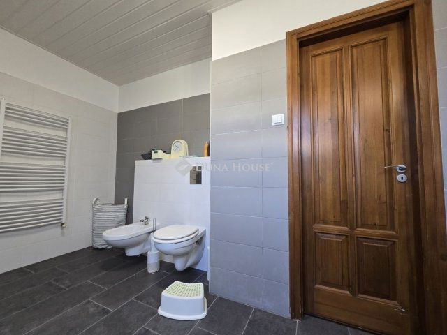 Eladó családi ház, Diósdon 184.9 M Ft, 3+2 szobás