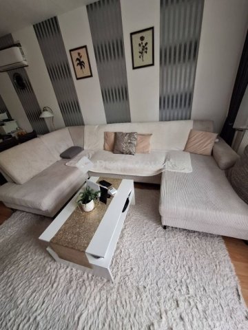 Eladó panellakás, Komáromban 54 M Ft, 2+1 szobás
