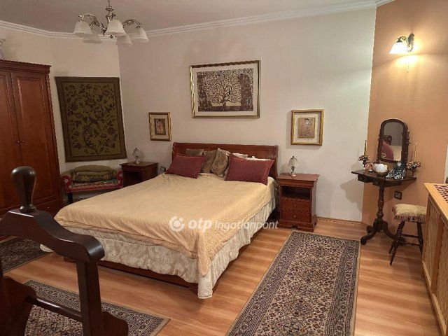 Eladó családi ház, Tatabányán 199 M Ft, 6+3 szobás