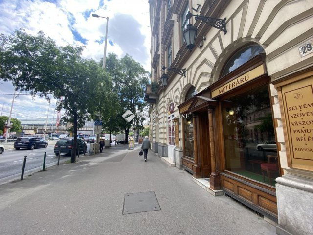 Eladó üzlethelyiség, Budapesten, V. kerületben 330 M Ft
