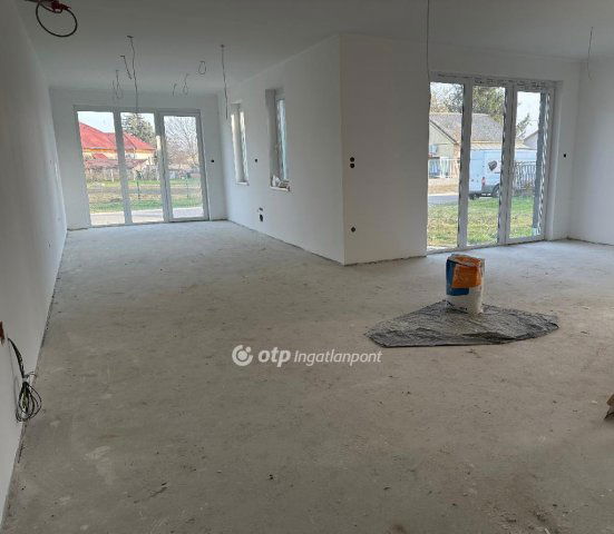 Eladó családi ház, Dánszentmiklóson 80 M Ft, 3 szobás