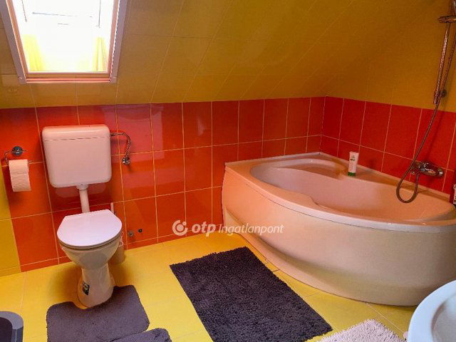 Eladó családi ház, Sülysápon 134.9 M Ft, 5+1 szobás