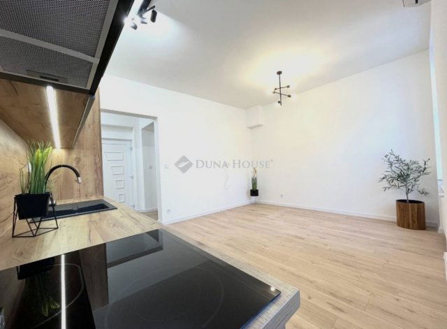 Eladó téglalakás, Pécsett 69.9 M Ft, 3 szobás