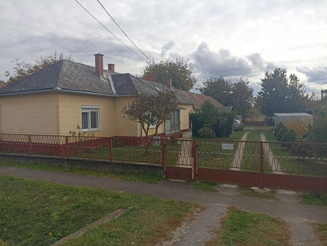 Eladó családi ház, Kutason 19.9 M Ft, 2+1 szobás